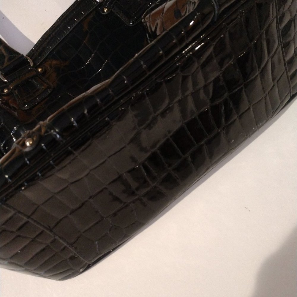 Croc like hand bag - Picture 2 of 3
